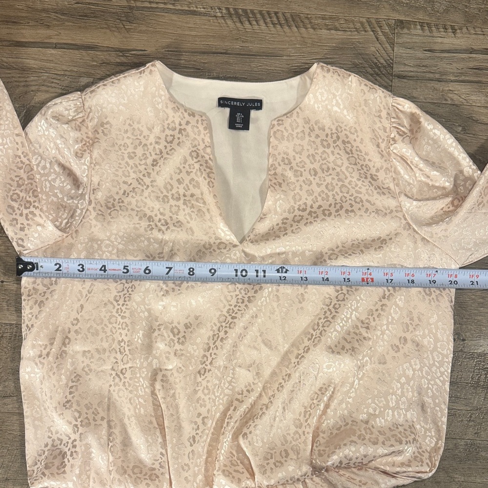 Sincerely Jules Blush Leopard Print Blouse - Size L - Picture 7 of 11